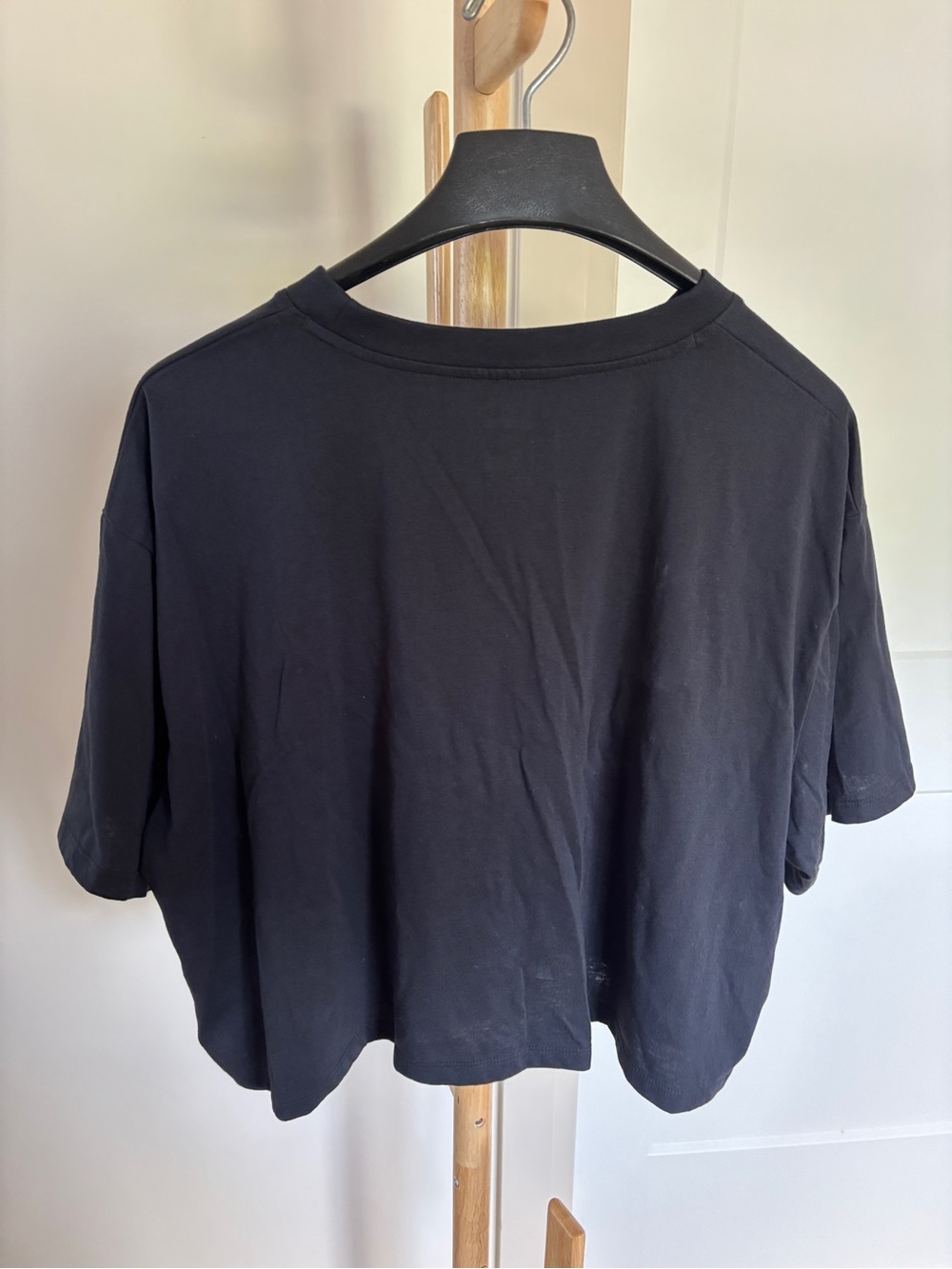 Under Armour Black Cropped Boxy Short Sleeve Tee - Women's